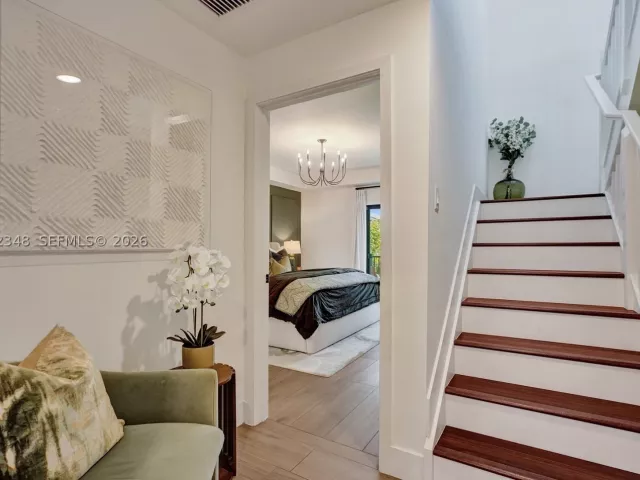 3-bedroom home for sale in Doral - 8166 NW 42nd St - MondialRealty