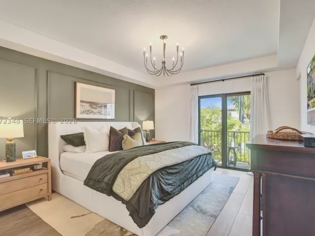 3-bedroom home for sale in Doral - 8166 NW 42nd St - MondialRealty