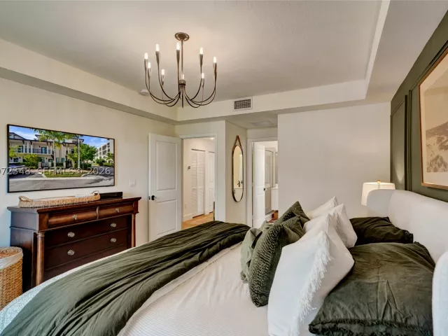 3-bedroom home for sale in Doral - 8166 NW 42nd St - MondialRealty