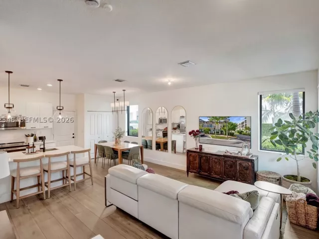 3-bedroom home for sale in Doral - 8166 NW 42nd St - MondialRealty