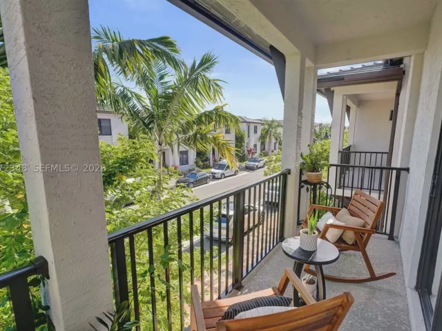 3-bedroom home for sale in Doral - 8166 NW 42nd St - MondialRealty