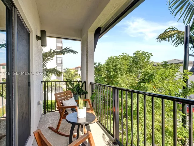 3-bedroom home for sale in Doral - 8166 NW 42nd St - MondialRealty