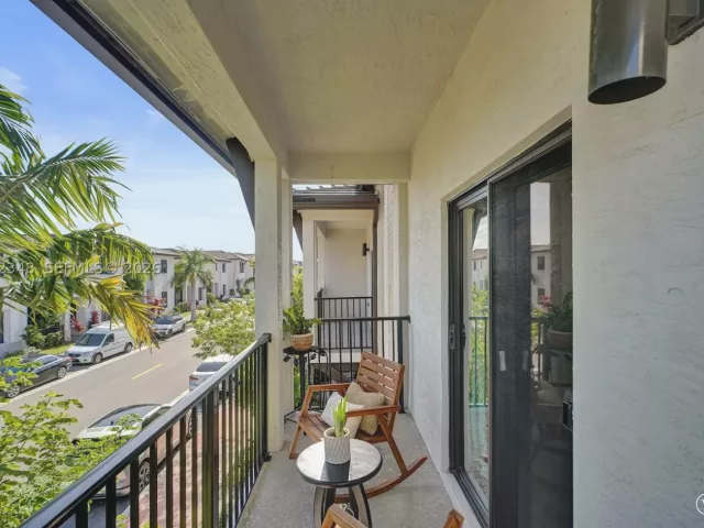 3-bedroom home for sale in Doral - 8166 NW 42nd St - MondialRealty