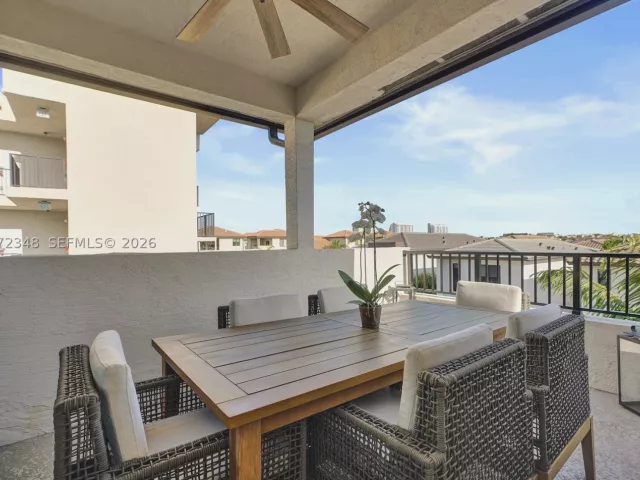 3-bedroom home for sale in Doral - 8166 NW 42nd St - MondialRealty