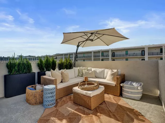 3-bedroom home for sale in Doral - 8166 NW 42nd St - MondialRealty