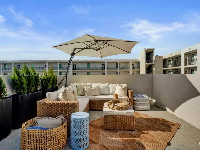 3-bedroom home for sale in Doral - 8166 NW 42nd St - MondialRealty