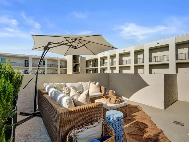 3-bedroom home for sale in Doral - 8166 NW 42nd St - MondialRealty