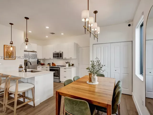 3-bedroom home for sale in Doral - 8166 NW 42nd St - MondialRealty