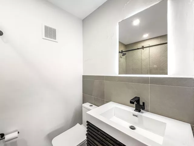 2-bedroom home for rent in Pompano Beach - 2721 NE 15TH Street 2721 - MondialRealty