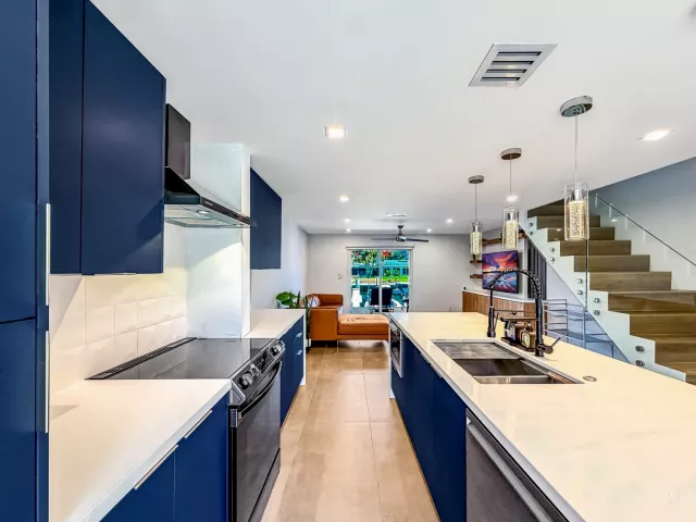2-bedroom home for rent in Pompano Beach - 2721 NE 15TH Street 2721 - MondialRealty