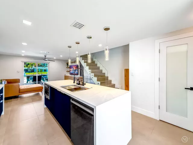 2-bedroom home for rent in Pompano Beach - 2721 NE 15TH Street 2721 - MondialRealty