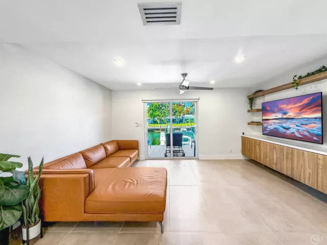 2-bedroom home for rent in Pompano Beach - 2721 NE 15TH Street 2721 - MondialRealty