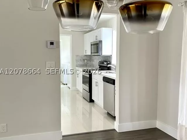 2-bedroom home for rent in Fort Lauderdale - 1931 NE 55th Ct - MondialRealty