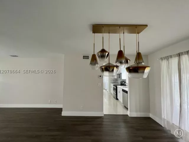 2-bedroom home for rent in Fort Lauderdale - 1931 NE 55th Ct - MondialRealty