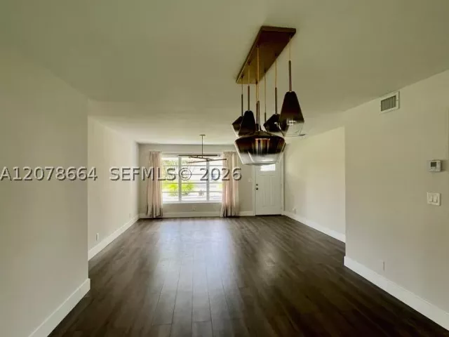 2-bedroom home for rent in Fort Lauderdale - 1931 NE 55th Ct - MondialRealty