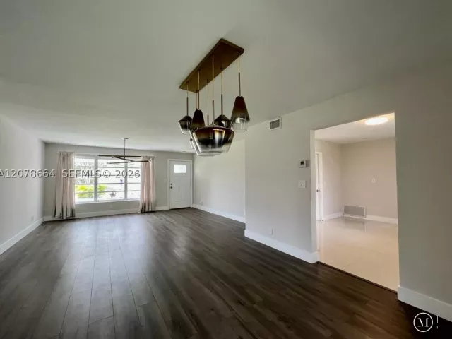 2-bedroom home for rent in Fort Lauderdale - 1931 NE 55th Ct - MondialRealty