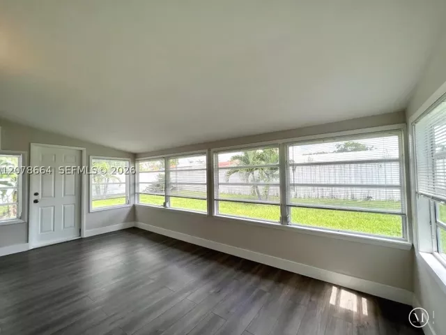 2-bedroom home for rent in Fort Lauderdale - 1931 NE 55th Ct - MondialRealty