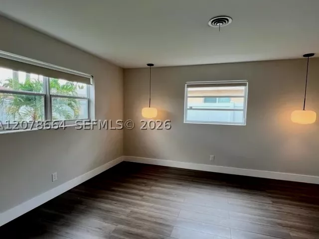 2-bedroom home for rent in Fort Lauderdale - 1931 NE 55th Ct - MondialRealty