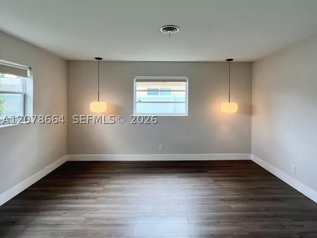 2-bedroom home for rent in Fort Lauderdale - 1931 NE 55th Ct - MondialRealty