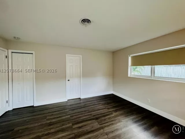 2-bedroom home for rent in Fort Lauderdale - 1931 NE 55th Ct - MondialRealty