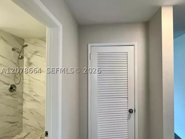 2-bedroom home for rent in Fort Lauderdale - 1931 NE 55th Ct - MondialRealty