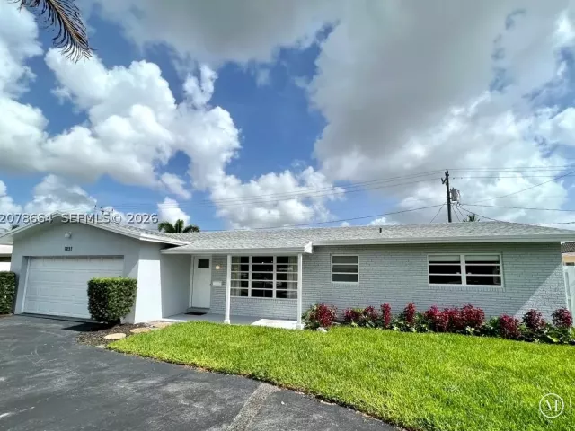 2-bedroom home for rent in Fort Lauderdale - 1931 NE 55th Ct - MondialRealty