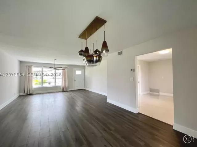 2-bedroom home for rent in Fort Lauderdale - 1931 NE 55th Ct - MondialRealty