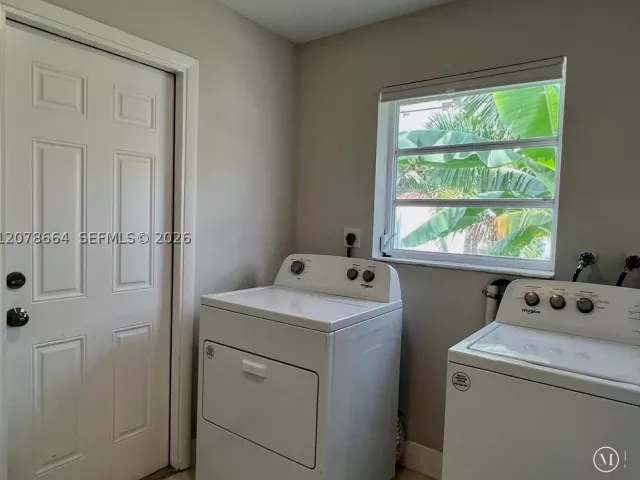 2-bedroom home for rent in Fort Lauderdale - 1931 NE 55th Ct - MondialRealty