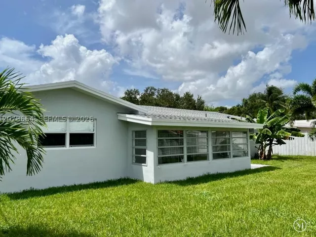 2-bedroom home for rent in Fort Lauderdale - 1931 NE 55th Ct - MondialRealty