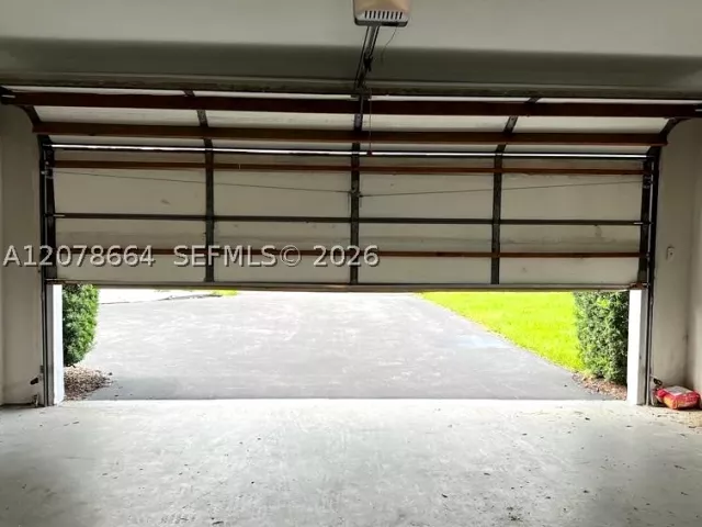 2-bedroom home for rent in Fort Lauderdale - 1931 NE 55th Ct - MondialRealty