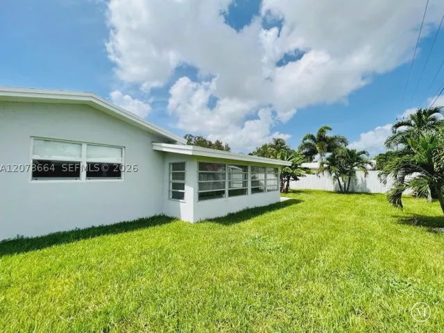 2-bedroom home for rent in Fort Lauderdale - 1931 NE 55th Ct - MondialRealty