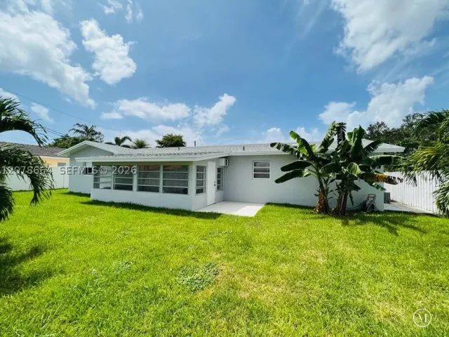 2-bedroom home for rent in Fort Lauderdale - 1931 NE 55th Ct - MondialRealty