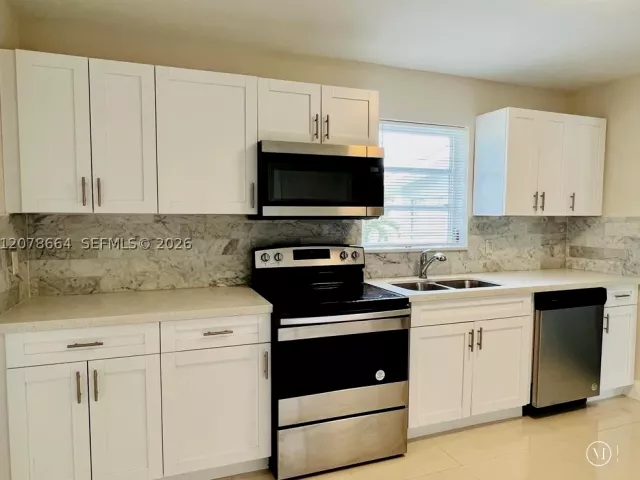 2-bedroom home for rent in Fort Lauderdale - 1931 NE 55th Ct - MondialRealty