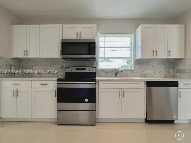 2-bedroom home for rent in Fort Lauderdale - 1931 NE 55th Ct - MondialRealty