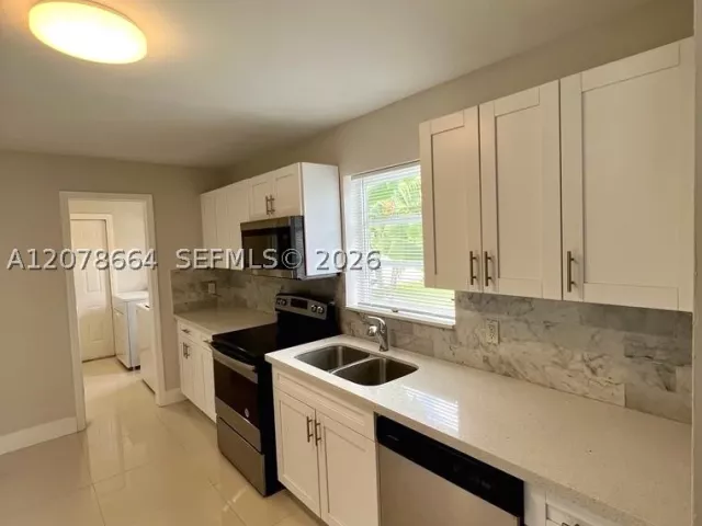 2-bedroom home for rent in Fort Lauderdale - 1931 NE 55th Ct - MondialRealty