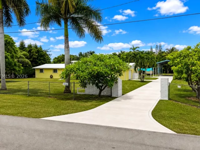 3-bedroom home for sale in Homestead - 19345 SW 312th St - MondialRealty