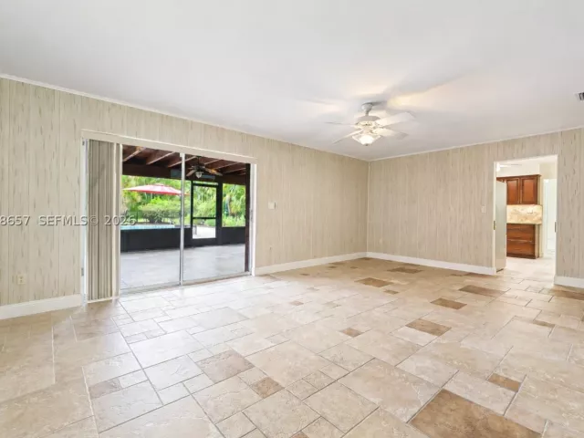 3-bedroom home for sale in Homestead - 19345 SW 312th St - MondialRealty