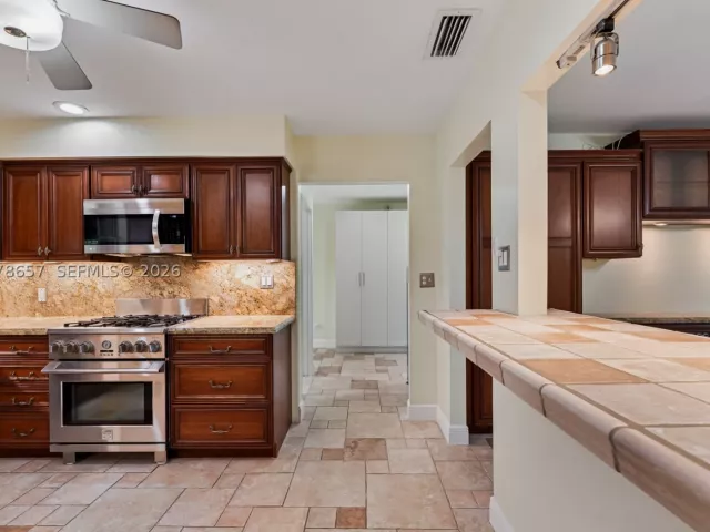 3-bedroom home for sale in Homestead - 19345 SW 312th St - MondialRealty