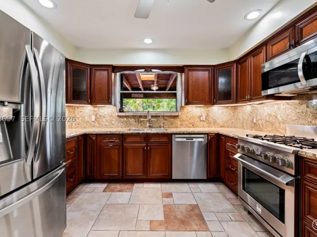 3-bedroom home for sale in Homestead - 19345 SW 312th St - MondialRealty