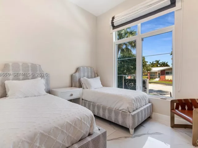 6-bedroom home for sale in Bay Harbor Islands - 1360 98th St - MondialRealty