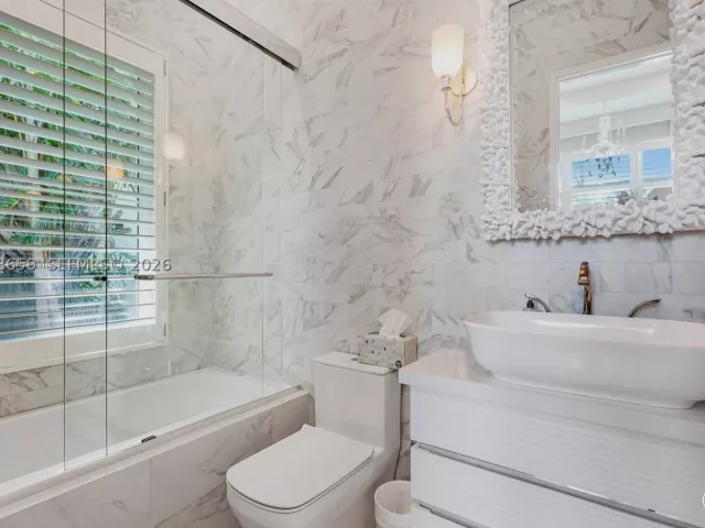 6-bedroom home for sale in Bay Harbor Islands - 1360 98th St - MondialRealty