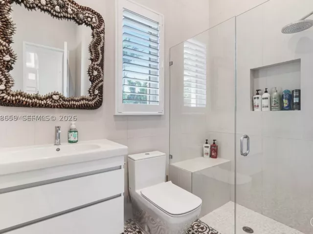 6-bedroom home for sale in Bay Harbor Islands - 1360 98th St - MondialRealty