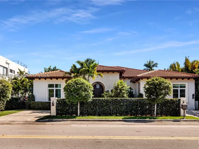 6-bedroom home for sale in Bay Harbor Islands - 1360 98th St - MondialRealty