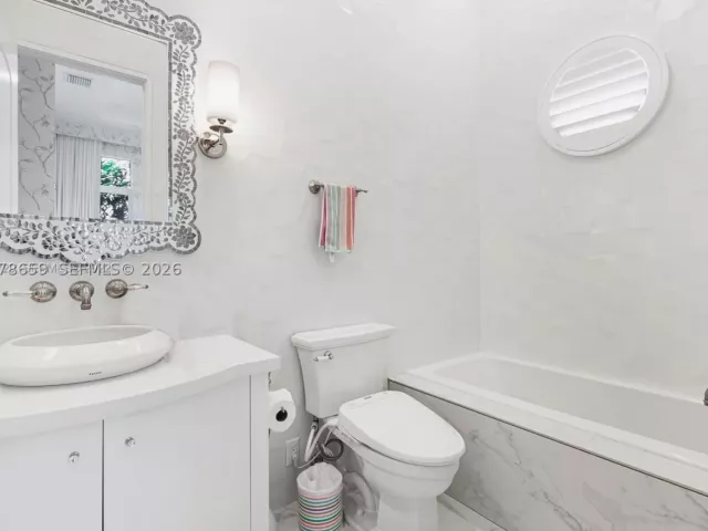 6-bedroom home for sale in Bay Harbor Islands - 1360 98th St - MondialRealty