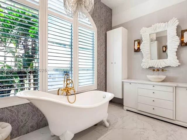 6-bedroom home for sale in Bay Harbor Islands - 1360 98th St - MondialRealty