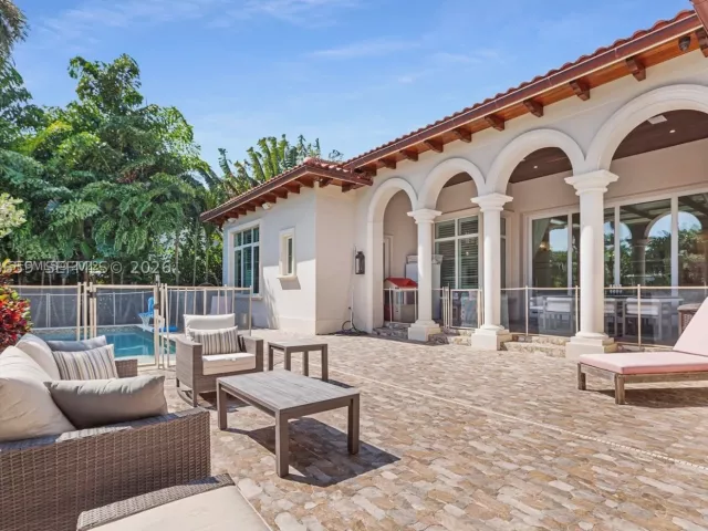 6-bedroom home for sale in Bay Harbor Islands - 1360 98th St - MondialRealty