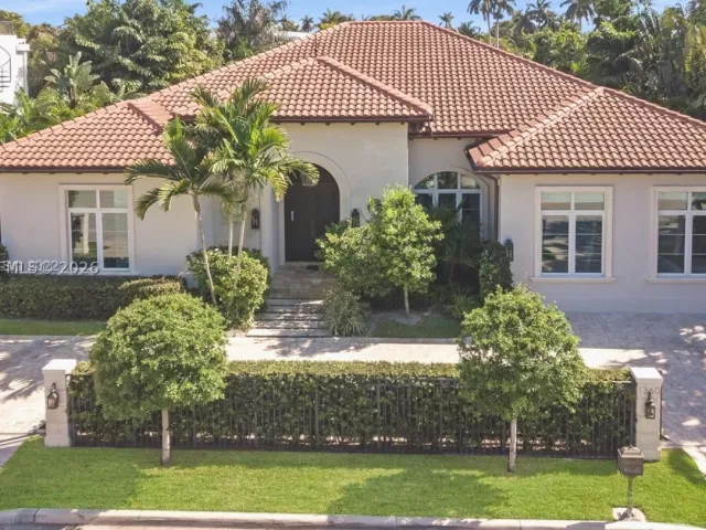 6-bedroom home for sale in Bay Harbor Islands - 1360 98th St - MondialRealty
