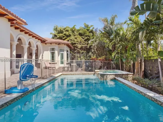 6-bedroom home for sale in Bay Harbor Islands - 1360 98th St - MondialRealty