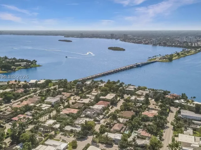 6-bedroom home for sale in Bay Harbor Islands - 1360 98th St - MondialRealty