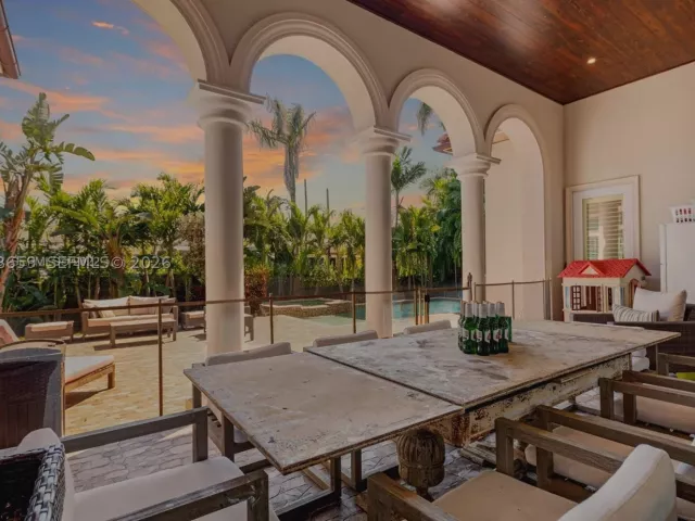 6-bedroom home for sale in Bay Harbor Islands - 1360 98th St - MondialRealty